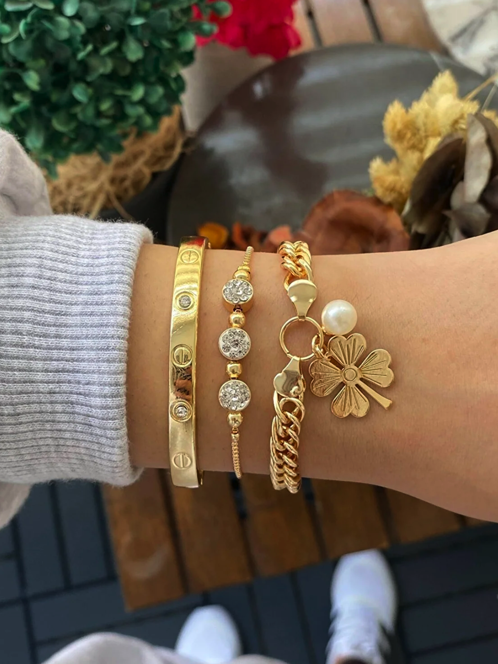 Women's Jewelery Bracelet category