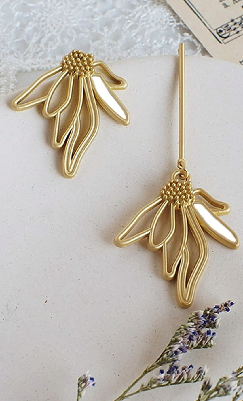 Dora Accessories White Enamel Minimal Design Flower Gold Color Earrings