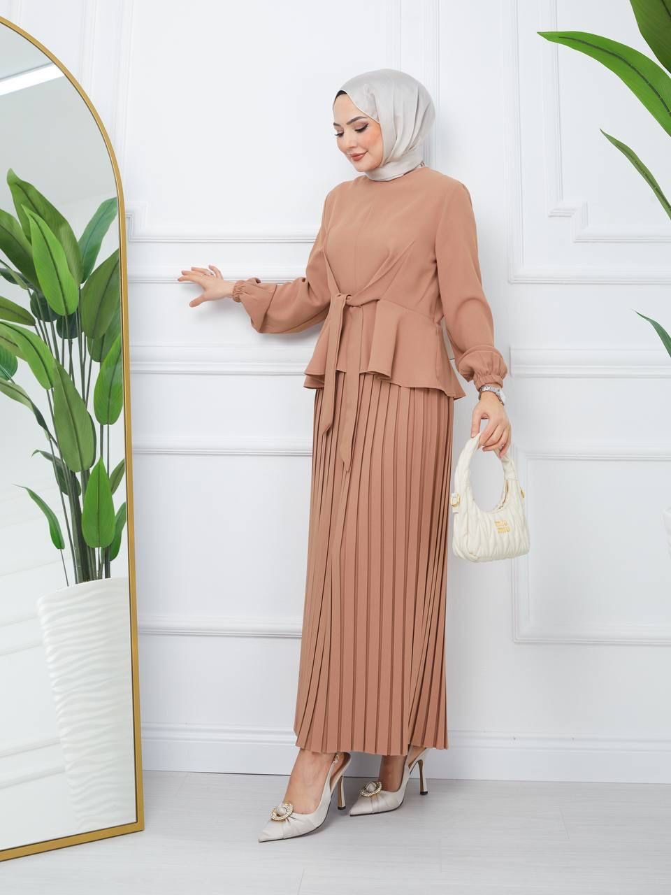 Elegant Two-Piece Fashion Set: Stylish Blouse and Skirt Ensemble