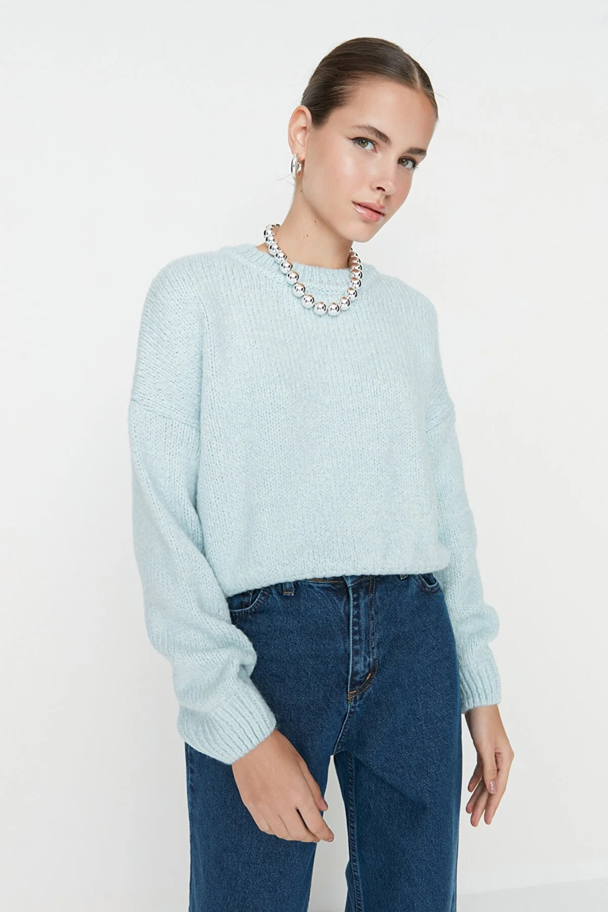 TRENDYOLMİLLA Wide Fit Soft Textured Basic Knit Sweater TWOAW23KZ00185