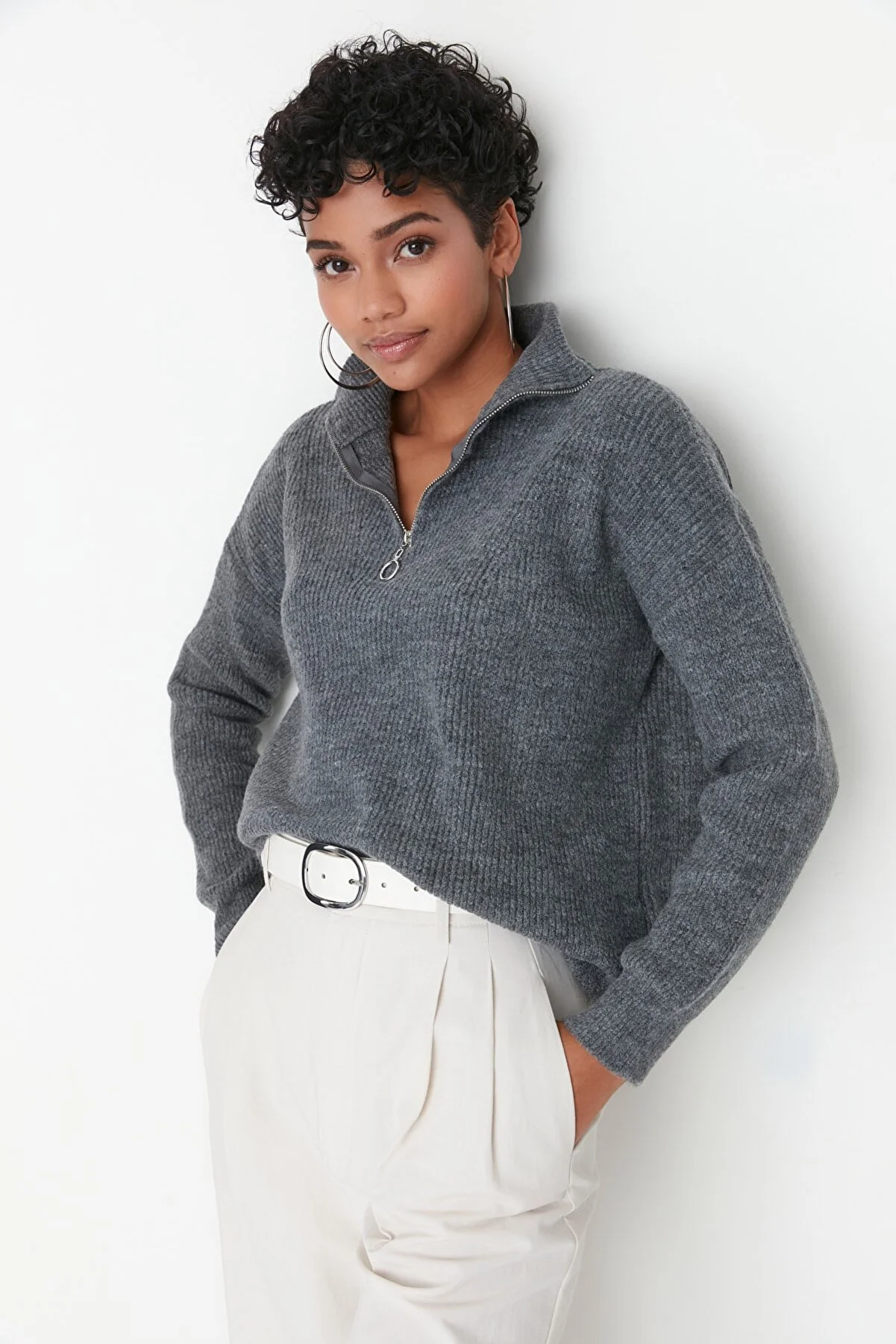 TRENDYOLMİLLA Anthracite Soft Textured Zippered Knit Sweater TWOAW20XS0009